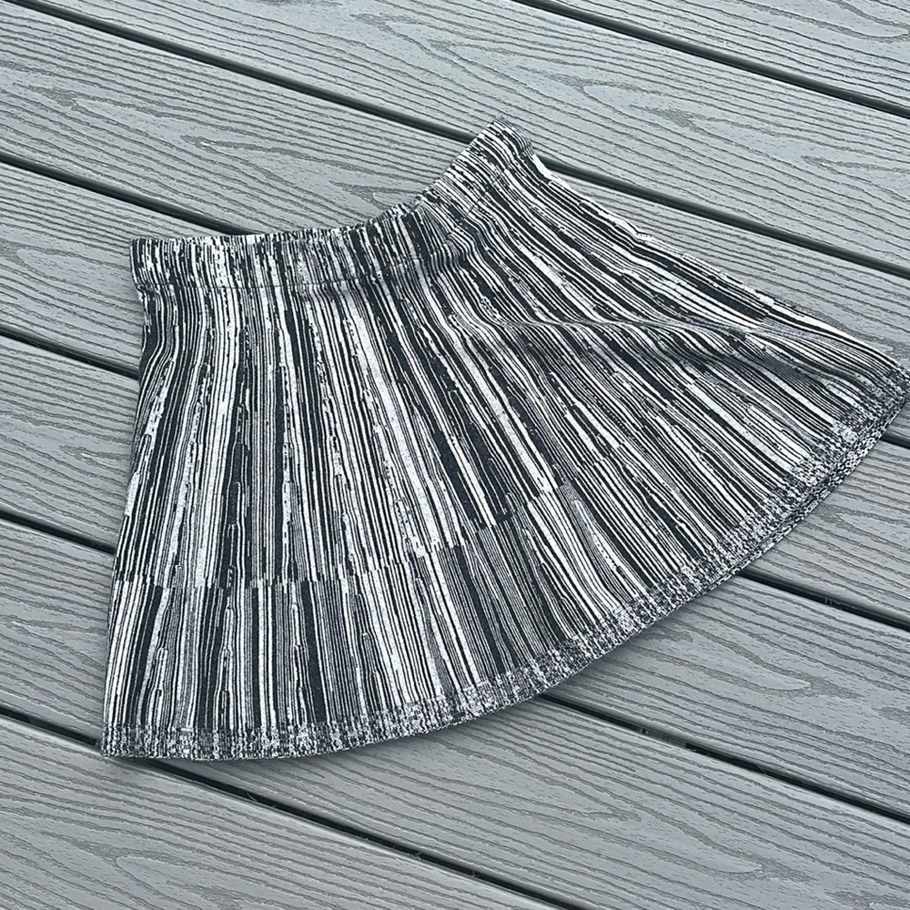 ❄️ Knit Vertical Striped Mini Skirt - Picture 3 of 4